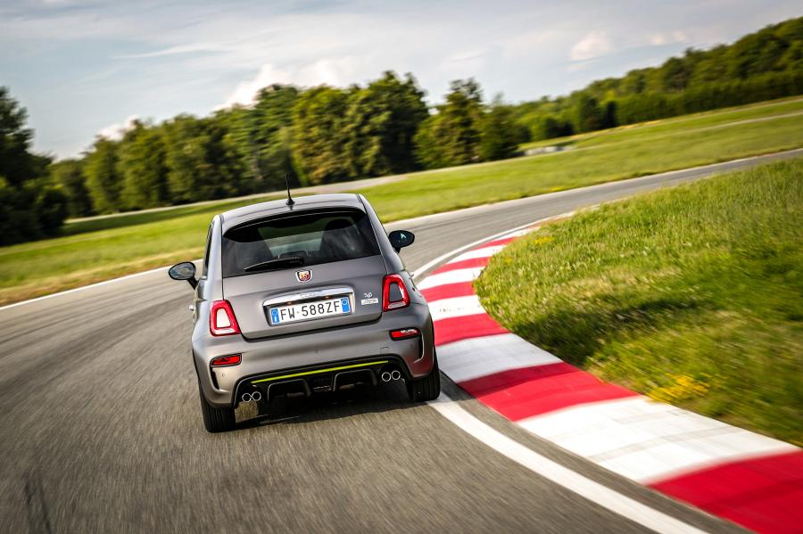  Abarth 595 Pista 70esimo Anniversario (312) 2019 года  (фото 16 из 35)